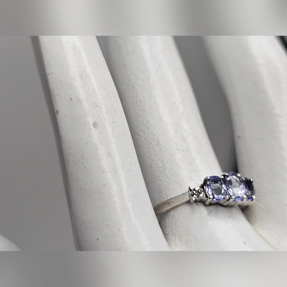 10k Gold and Tanzanite Ring - Picture 2 of 8